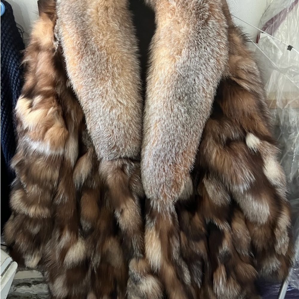 Luxurious Fur Coat in Brown and Tan